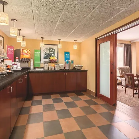 Hampton Inn Des Moines-Airport-3